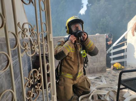 اندلاع حريق داخل مبنى في مدينة حيفا 